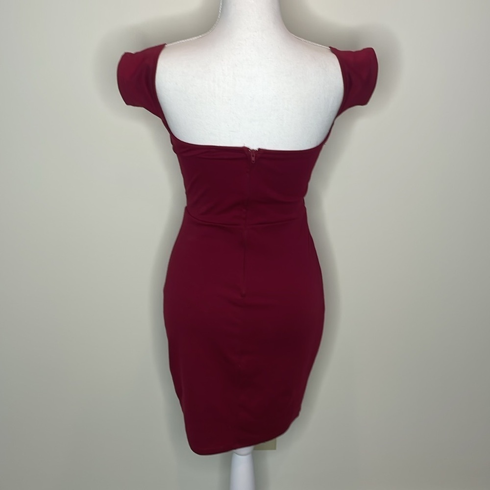 Solemio Elegant Off-Shoulder Burgundy Dress. Medium - Picture 4 of 8
